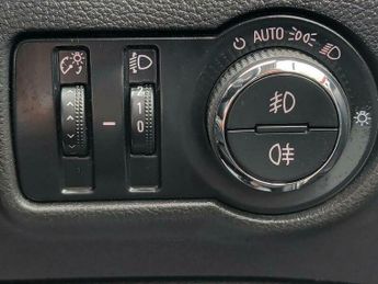 Vauxhall Astra 1.6 16v Elite Hatchback 5dr Petrol Auto Euro 5 (115 ps)