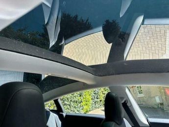 Tesla Model 3 Standard Range Plus Auto RWD 4dr