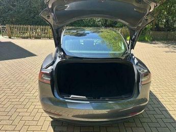 Tesla Model 3 Standard Range Plus Auto RWD 4dr