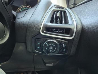 Ford Focus 1.6 Titanium Estate 5dr Petrol Powershift Euro 5 (125 ps)