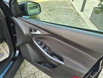 Ford Focus 1.6 Titanium Estate 5dr Petrol Powershift Euro 5 (125 ps)