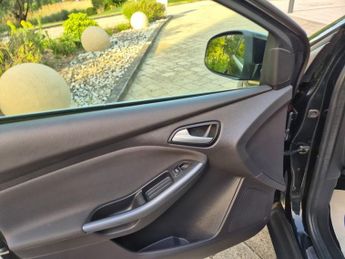 Ford Focus 1.6 Titanium Estate 5dr Petrol Powershift Euro 5 (125 ps)