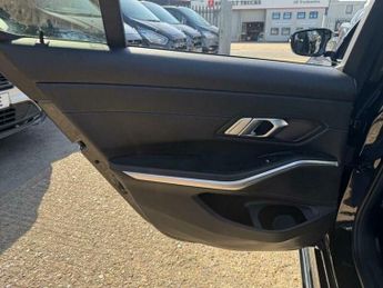 BMW 3 SERIES 2.0 330e 12kWh M Sport Auto xDrive Euro 6 (s/s) 4dr