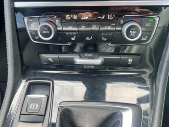 BMW 2 SERIES 2.0 220d Luxury Auto xDrive Euro 6 (s/s) 5dr