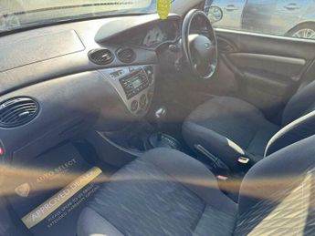 Ford Focus 1.6i 16v Zetec 5dr