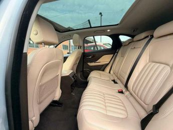 Jaguar F-Pace 2.0 D180 Portfolio Auto AWD Euro 6 (s/s) 5dr