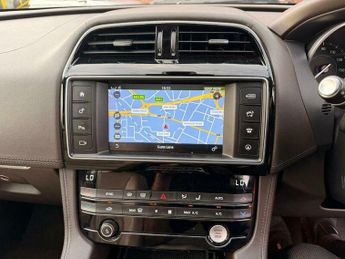 Jaguar F-Pace 2.0 D180 Portfolio Auto AWD Euro 6 (s/s) 5dr