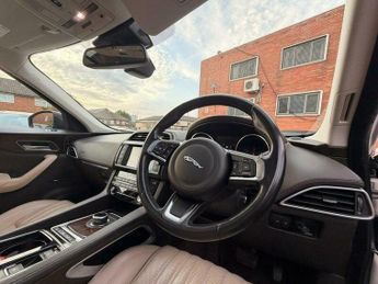 Jaguar F-Pace 2.0 D180 Portfolio Auto AWD Euro 6 (s/s) 5dr