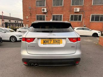 Jaguar F-Pace 2.0 D180 Portfolio Auto AWD Euro 6 (s/s) 5dr