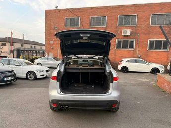 Jaguar F-Pace 2.0 D180 Portfolio Auto AWD Euro 6 (s/s) 5dr