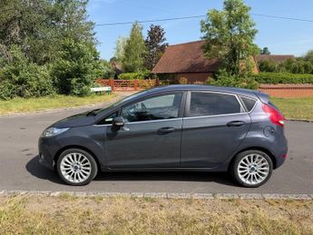 Ford Fiesta TITANIUM AUTO superb service history