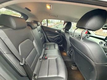 Mercedes-Benz C Class 2.1 GLA200d Sport (Premium) 7G-DCT Euro 6 (s/s) 5dr