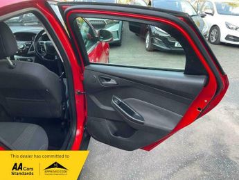 Ford Focus 1.0T EcoBoost Titanium Navigator Euro 5 (s/s) 5dr
