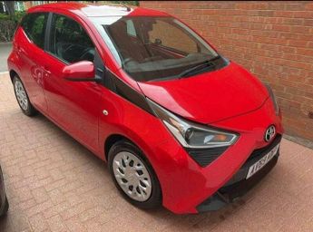 Toyota AYGO 1.0 VVT-i x-play Hatchback 5dr Petrol x-shift Euro 6 (71 ps)