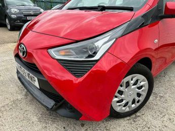 Toyota AYGO 1.0 VVT-i x-play Hatchback 5dr Petrol x-shift Euro 6 (71 ps)