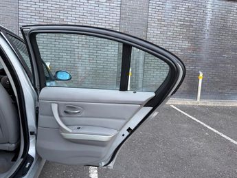 BMW 3 SERIES 2.0 320i Edition SE Saloon 4dr Petrol Auto Euro 4 (170 ps)