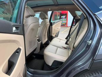 Hyundai Tucson 1.7 CRDi Blue Drive Premium SE SUV 5dr Diesel DCT Euro 6 (s/s) (