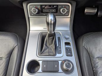 Volkswagen Touareg V6 R-LINE TDI BLUEMOTION TECHNOLOGY