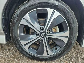 Nissan Leaf 40kWh N-Connecta Auto 5dr