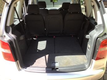 Volkswagen Touran FSI SE 7 STR