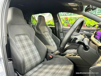 Volkswagen Golf GTD TDI DSG [4X VOLKSWAGEN SERVICES]