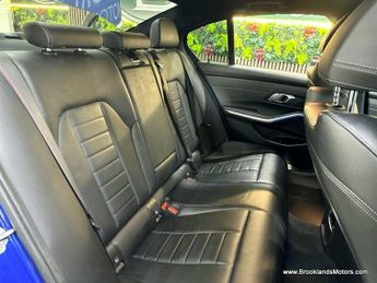 BMW 3 SERIES 320i M SPORT [3X SERVICES, SAT NAV, LEATHER & HEATED SEATS]