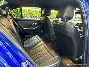 BMW 3 SERIES 320i M SPORT [3X SERVICES, SAT NAV, LEATHER & HEATED SEATS]