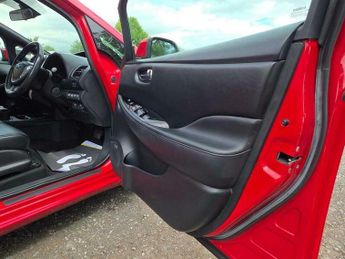 Nissan Leaf 30kWh Tekna Auto 5dr