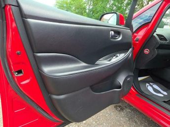 Nissan Leaf 30kWh Tekna Auto 5dr