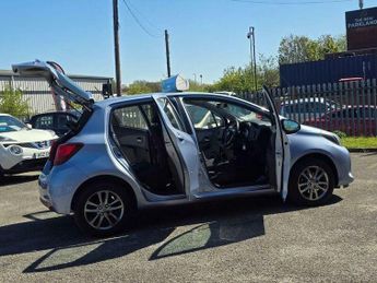Toyota Yaris 1.33 Dual VVT-i Icon Hatchback 5dr Petrol Multidrive S Euro 6 (9