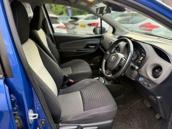 Toyota Yaris 1.5 VVT-h Icon Tech Hatchback 5dr Petrol Hybrid E-CVT Euro 6 (s/
