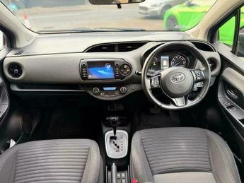 Toyota Yaris 1.5 VVT-h Icon Tech Hatchback 5dr Petrol Hybrid E-CVT Euro 6 (s/