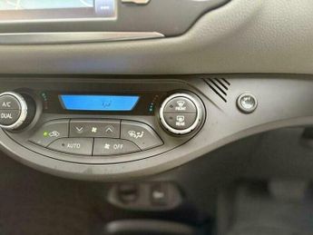 Toyota Yaris 1.5 VVT-h Icon Tech Hatchback 5dr Petrol Hybrid E-CVT Euro 6 (s/