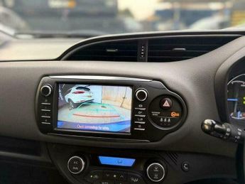 Toyota Yaris 1.5 VVT-h Icon Tech Hatchback 5dr Petrol Hybrid E-CVT Euro 6 (s/
