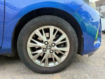 Toyota Yaris 1.5 VVT-h Icon Tech Hatchback 5dr Petrol Hybrid E-CVT Euro 6 (s/