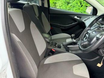 Ford Focus 1.0T EcoBoost Zetec Navigator Euro 5 (s/s) 5dr