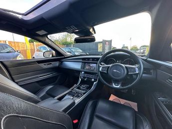 Jaguar XF D R-SPORT