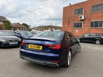 Audi A4 2.0 TDI 40 S line S Tronic quattro Euro 6 (s/s) 4dr