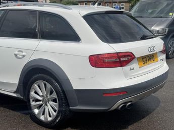 Audi A4 2.0 TDI Estate 5dr Diesel S Tronic quattro Euro 5 (s/s) (177 ps)