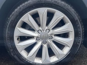 Audi A4 2.0 TDI Estate 5dr Diesel S Tronic quattro Euro 5 (s/s) (177 ps)