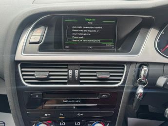 Audi A4 2.0 TDI Estate 5dr Diesel S Tronic quattro Euro 5 (s/s) (177 ps)