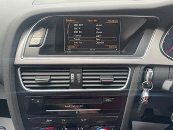 Audi A4 2.0 TDI Estate 5dr Diesel S Tronic quattro Euro 5 (s/s) (177 ps)