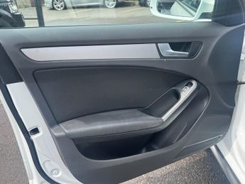 Audi A4 2.0 TDI Estate 5dr Diesel S Tronic quattro Euro 5 (s/s) (177 ps)