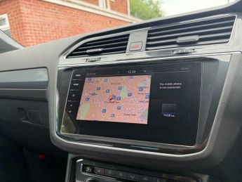 Volkswagen Tiguan 2.0 TDI R-Line SUV 5dr Diesel DSG 4Motion Euro 6 (s/s) (150 ps)