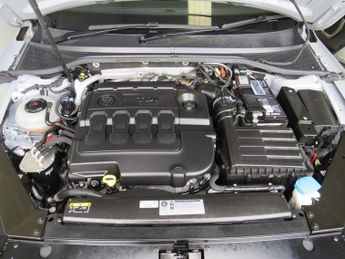 Volkswagen Passat SE BUSINESS TDI BLUEMOTION TECH DSG