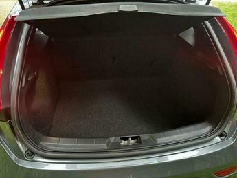 Volvo V40 2.0 D2 R-Design Pro Auto Euro 6 (s/s) 5dr