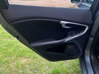 Volvo V40 2.0 D2 R-Design Pro Auto Euro 6 (s/s) 5dr