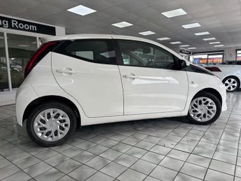 Toyota AYGO VVT-I X-PLAY X-SHIFT
