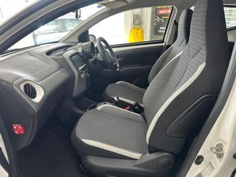 Toyota AYGO VVT-I X-PLAY X-SHIFT