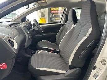 Toyota AYGO VVT-I X-PLAY X-SHIFT